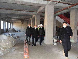 Vali Karadeniz, İ̇nşaatı Devam Eden Okullarda İ̇ncelemelerde Bulundu