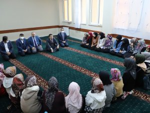 Kaymakam Tunç, Hz. Hatice Yatılı Kız Kur’an Kursu Öğrencileri İle Biraraya Geldi