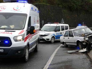 Patlayan Lastik Kazaya Sebep Oldu: 2 Yaralı