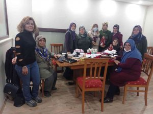Kitre Bebek Yaparak Hem Meslek Öğreniyorlar, Hem De Boş Zamanlarını Değerlendiriyorlar
