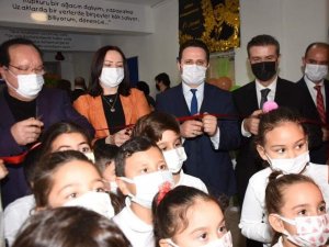 Hayırsever Vatandaştan Atatürk İ̇lkokulu’na Kütüphane Desteği