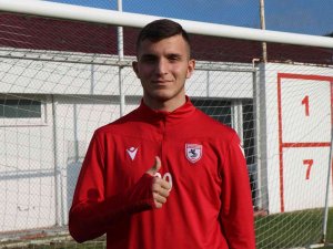 Çiçeği Burnunda Stoperin Hayali İ̇ngiltere’de Futbol Oynamak