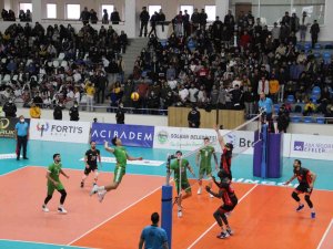 Efeler Ligi: Bingöl Solhan Spor: 0 - Ziraat Bankkart: 3