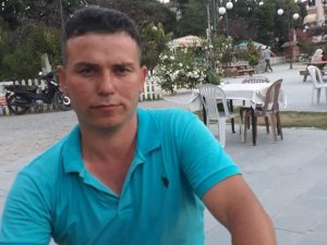 Tarlada Devrilen Traktörün Sürücüsü Hayatını Kaybetti