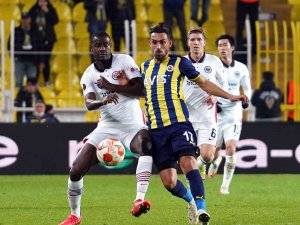 Uefa Avrupa Ligi: Fenerbahçe: 1 - Eintracht Frankfurt: 1 (İ̇lk Yarı)