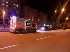 Köpeğe Çarpmamak İçin Kaza Yaptı: 6 Yaralı