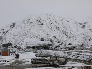 Sünebeli Geçidinde 5,2 Kilometre Uzunluğundaki İki Tünelin Yüzde 72’si Tamamlandı