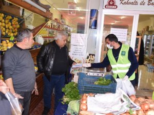 Osmaniye’de Belediyesi Vatandaşlara Maske Dağıttı