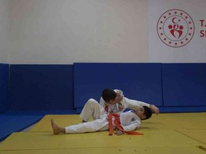Tatvan’da Minik Judocular Yetişiyor