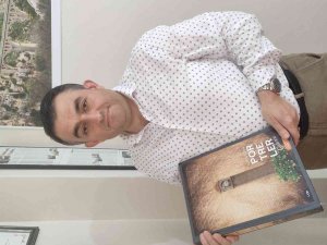 Adana’nın Portrelerini Kitapta Topladı