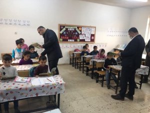 Şirvan Kaymakamı Hasar, Köy Okullarında Öğrencilerle Bir Araya Geldi