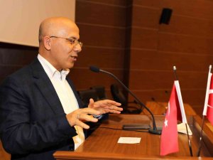 Dekan Akbaş’tan "Akademisyenlik" Tavsiyesi