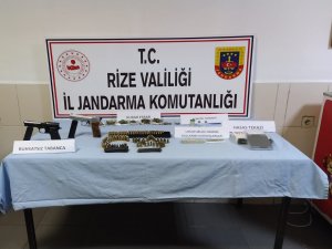 Rize'de uyuşturucu imal ve ticaretiyle ilgili 2 zanlı yakalandı