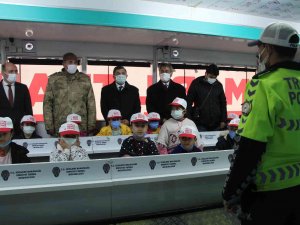 Mobil Trafik Eğitim Tırı Batman’da Öğrencilerle Buluştu