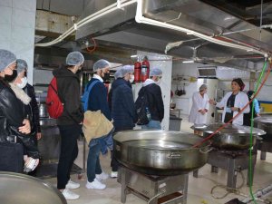 Öğrenciler Yedikleri Yemeklerin Nasıl Piştiğini Gördü