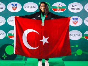 Milli Güreşçi Mehlika Öztürk, Malatya İ̇dmanyurdu’na Transfer Oldu