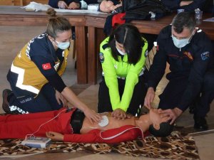 Gediz’de İtfaiye Ve Trafik Personeline İlk Yardım Eğitimi