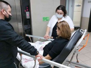 Hasta, Doktor Ve Hemşireye Saldırdı