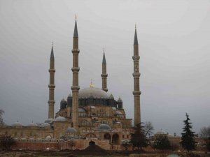 Edirne’de Sağanak Yağış Etkili Oluyor