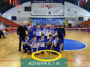 Simav’ın Yıldız Erkek Voleybol Takımı İl Şampiyonu Oldu