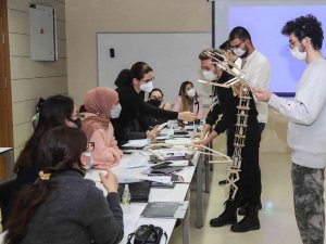 Mimarlık Öğrencilerinden Giyilebilir Bedensel Uzantı Tasarımları