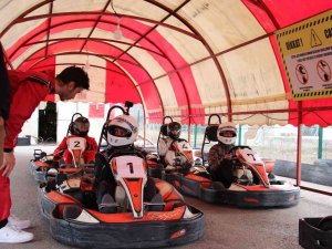 Üniversiteli Kartingciler Pistte Buluştu