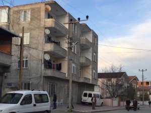 Balkondan Düşen Kadın Hayatını Kaybetti