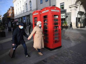 İ̇ngiltere’de Uzmanlardan Omicron Uyarısı: "Önlem Alınmazsa 25 Bin İla 75 Bin Arasında Ölüm Olabilir"