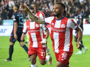 Süper Lig: Ft Antalyaspor: 1 - Trabzonspor: 1 (İ̇lk Yarı)