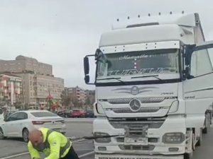 Milli Sporcu 18 Tonluk Tırı Çekti