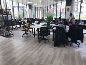 Elazığ’ın İlk Dijital Kütüphanesi Büyük İlgi Görüyor