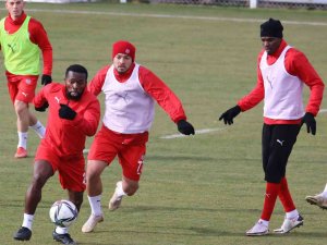 Sivasspor’da Ahmet Ve Cofie Ceza Sınırında