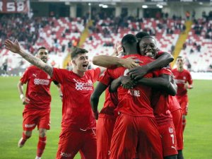 Sivasspor Evinde Yenilmiyor