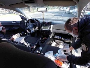 Polisin Şüphe Üzerinde Durdurduğu Araçtan Uyuşturucu Çıktı