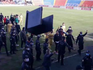 İ̇skenderunspor - Darıca Gençlerbirliği Maçı Sonrası Arbede Çıktı