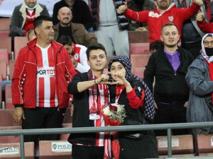 Samsunspor - Ankaragücü Maçında Evlilik Teklifi