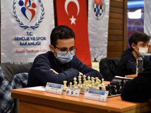 Satranç Tutkunlarının Madalya Sevinci
