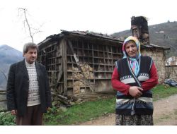 Derme Çatma Evde Hayat Mücadelesi