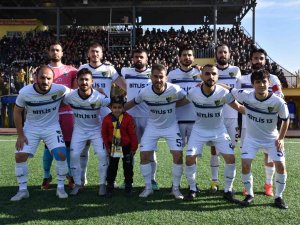 Minik Efe Kumbarasındaki Parayı Zor Durumdaki Takıma Bağışladı