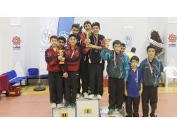 Balıkesir’de Yalovalı Raketlerden Çifte Zafer