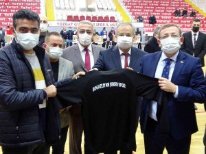 Yozgat’ta Amatör Spor Kulüplerine Malzeme Desteği Yapıldı