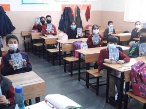 Okudukları Kitabın İçeriğine Uygun Etkinliklerde Eğlenerek Öğreniyorlar