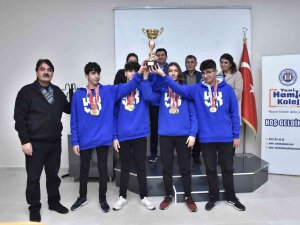 Hamle Sporcuları Yüzmede Hamle Yaptı
