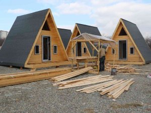 Doğu Ve Güneydoğu Anadolu Bölgesinin Tek Bungalov Fabrikasını Kurdu, Şimdi Taleplere Yetişemiyor