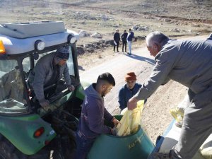 Korkuteli’nde İki Mahalleye 10 Ton Gübre