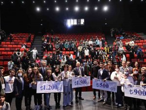 Gençler Profesyonellere Taş Çıkarttı