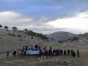 Dünya Dağ Gününde Katırlı Zirvesine Yürüdüler