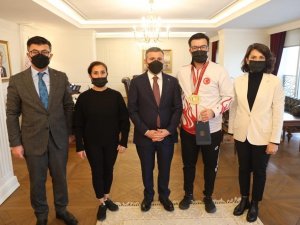 Dünya Şampiyonundan Vali Atay’a Ziyaret