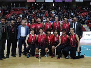 Basketbolda Şampiyon Erciyes Koleji Oldu