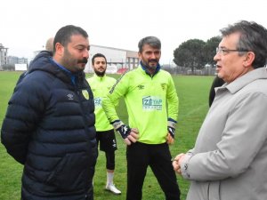 Başkan Arslan 1966 Edremitspor Futbol Takımını Ziyaret Etti